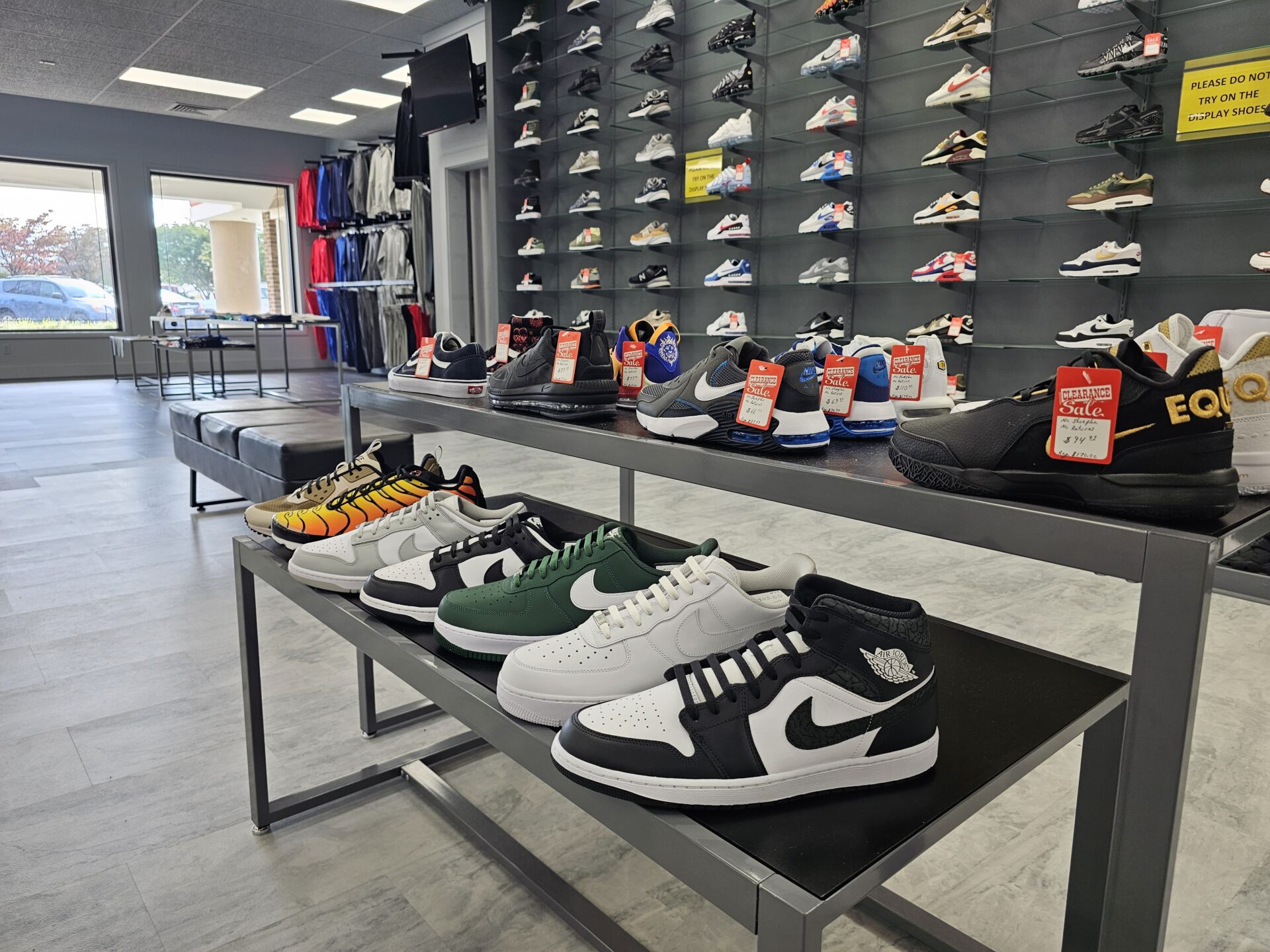 legends showroom front look with caps